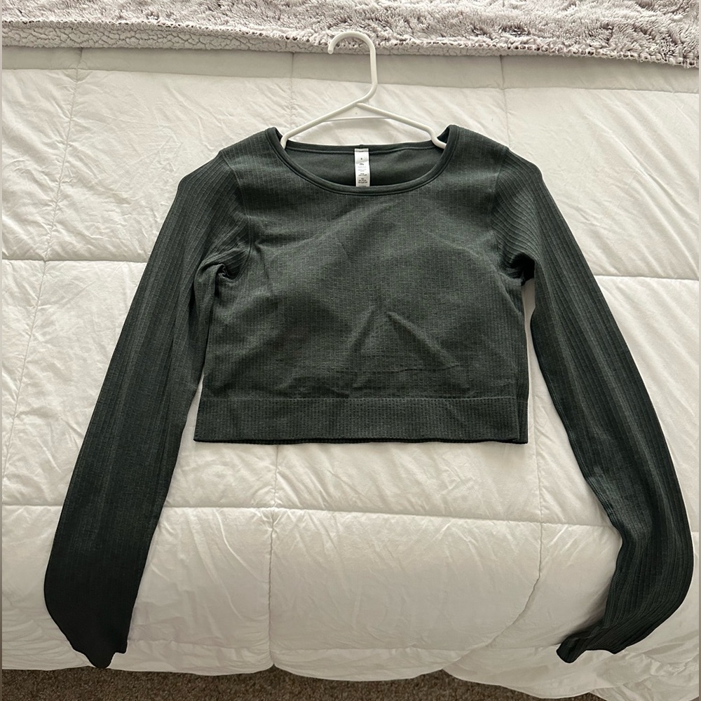 Lululemon Eb to Street long sleeve. Size 6, color in smoked spruce.